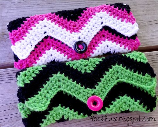 Crochet&nbsp;Graphic Chevron Clutch