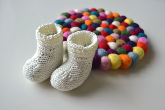 Free Crochet Happy Feet Baby Socks Pattern