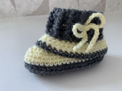 Mini Slouch Baby Booties Crochet Pattern