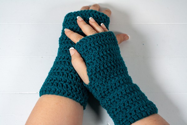 Crochet Beginner Fingerless Mitts Pattern