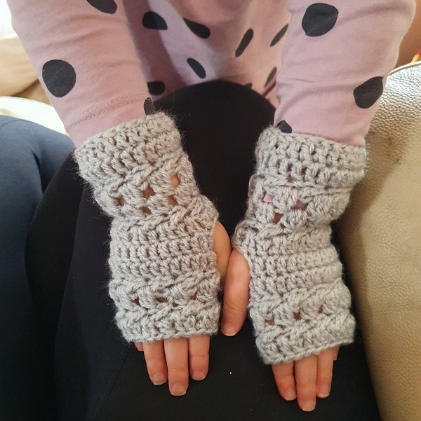 Crochet Clusters&crosses Fingerless Gloves Pattern