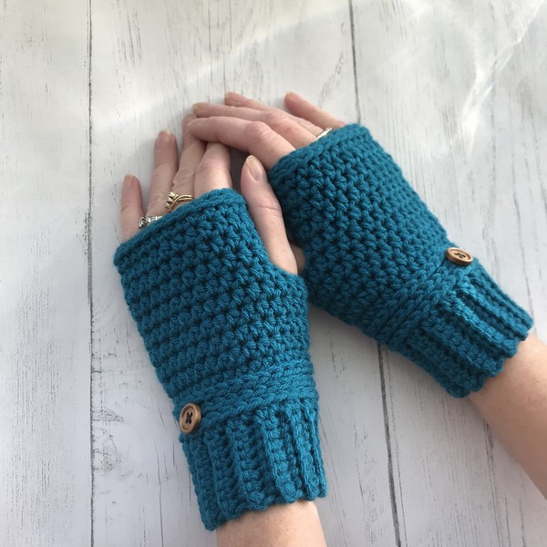 Crochet Easy And Quick Fingerless Gloves Pattern