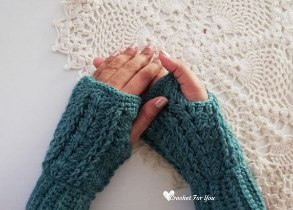Easy Peasy Crochet Fingerless Gloves Pattern