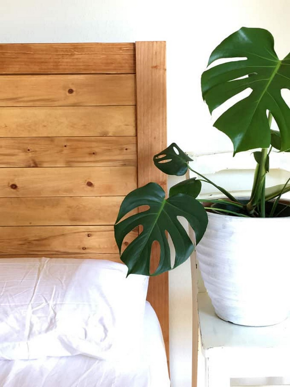Easy And Beautiful Wood DIY Headboard