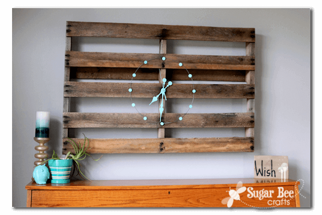 DIY Pallet Giant Wall Clock