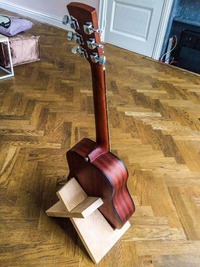 26 DIY Guitar Stand Projects You Can Build Easily DIYnCrafty 26-diy-guitar-stand-projects-you-can-build-easily-diyncrafty