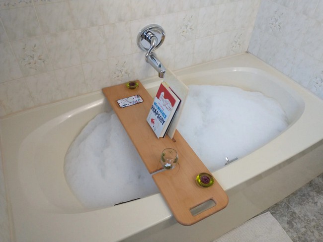 Customizable DIY Bathtub Tray Idea