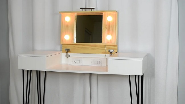 DIY Vanity Table With Lights And Mirror