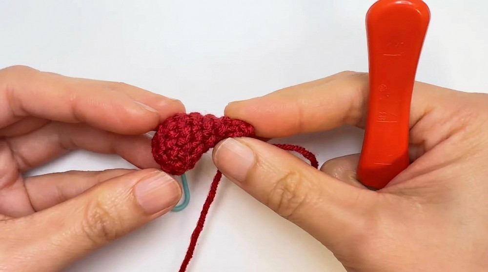 How to Crochet a Jellycat Inspired Light Bulb Keychain Easy Beginner Tutorial 4