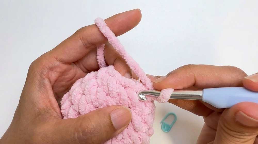 How to Crochet a Jellycat Inspired Light Bulb Keychain Easy Beginner Tutorial 6